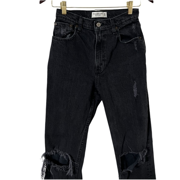 ABERCROMBIE & FITCH The 90’s Straight Ultra High Rise Black Distressed Jeans - Picture 5 of 10